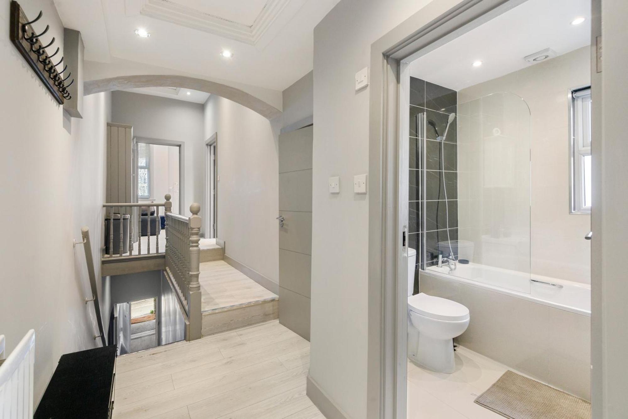Wembley Luxury 3 Bedroom London Exterior photo