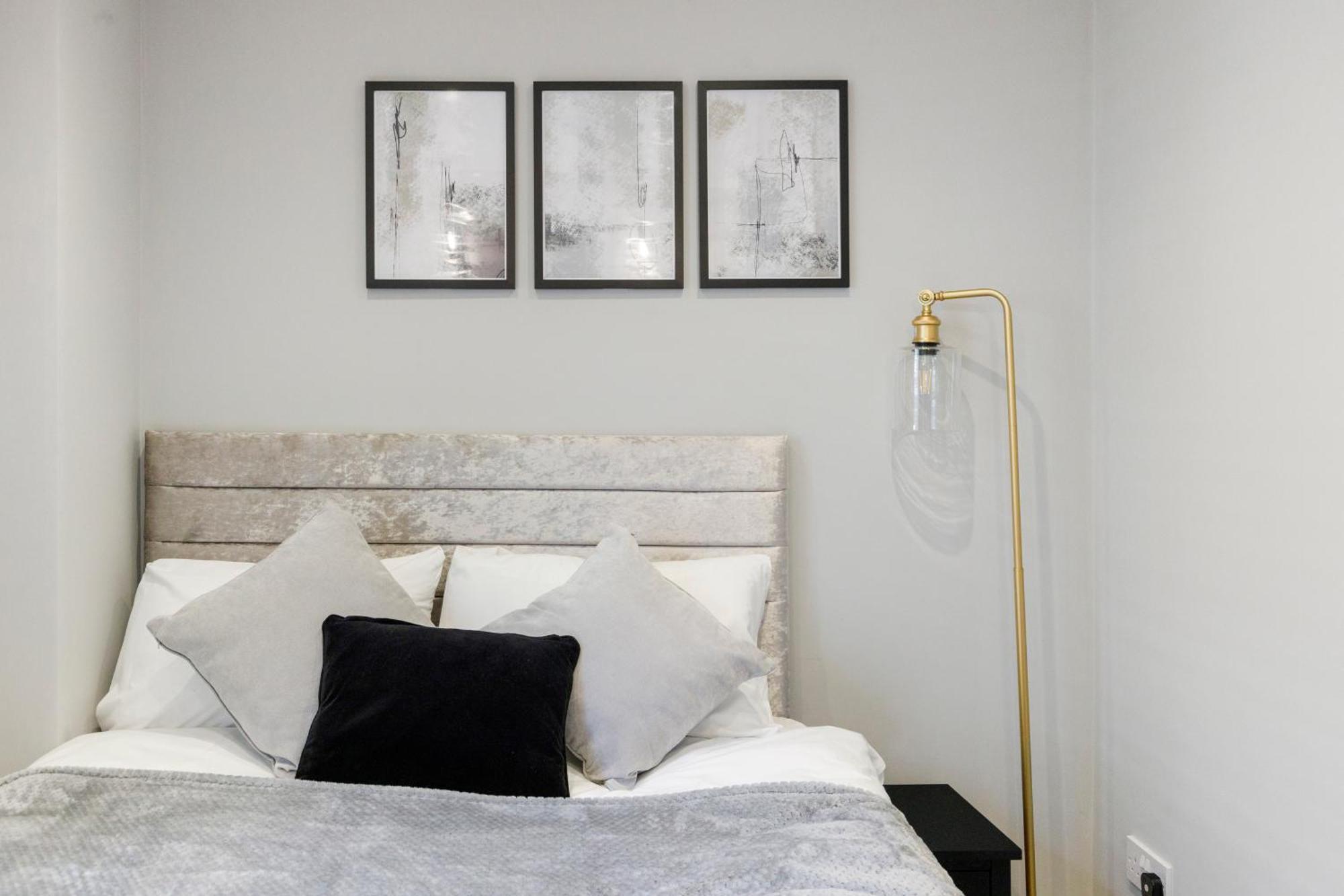 Wembley Luxury 3 Bedroom London Exterior photo